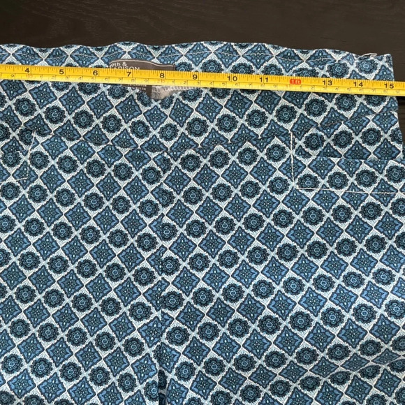 89th & Madison Capri Pants - Blue and White Size Medium EUC - Picture 8 of 10